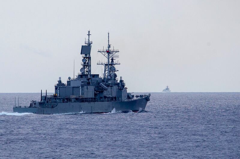 中國舉行「聯合利劍-2024A」軍演期間,台灣派出馬公軍艦(1805)監控解放軍西安軍艦(DDG-153)。(台灣國防部提供)